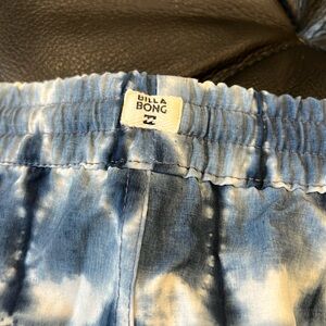 💙Womens Billabong Swim Shorts!! Size Large!💙